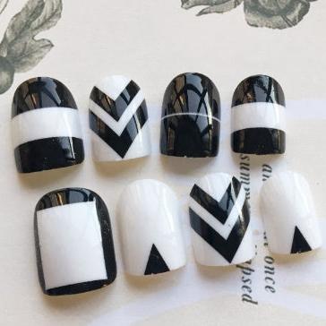 Press On Nails French Black And White Color Top Short Square Multi Color Fake Nails Art Salons At Home With Tabs