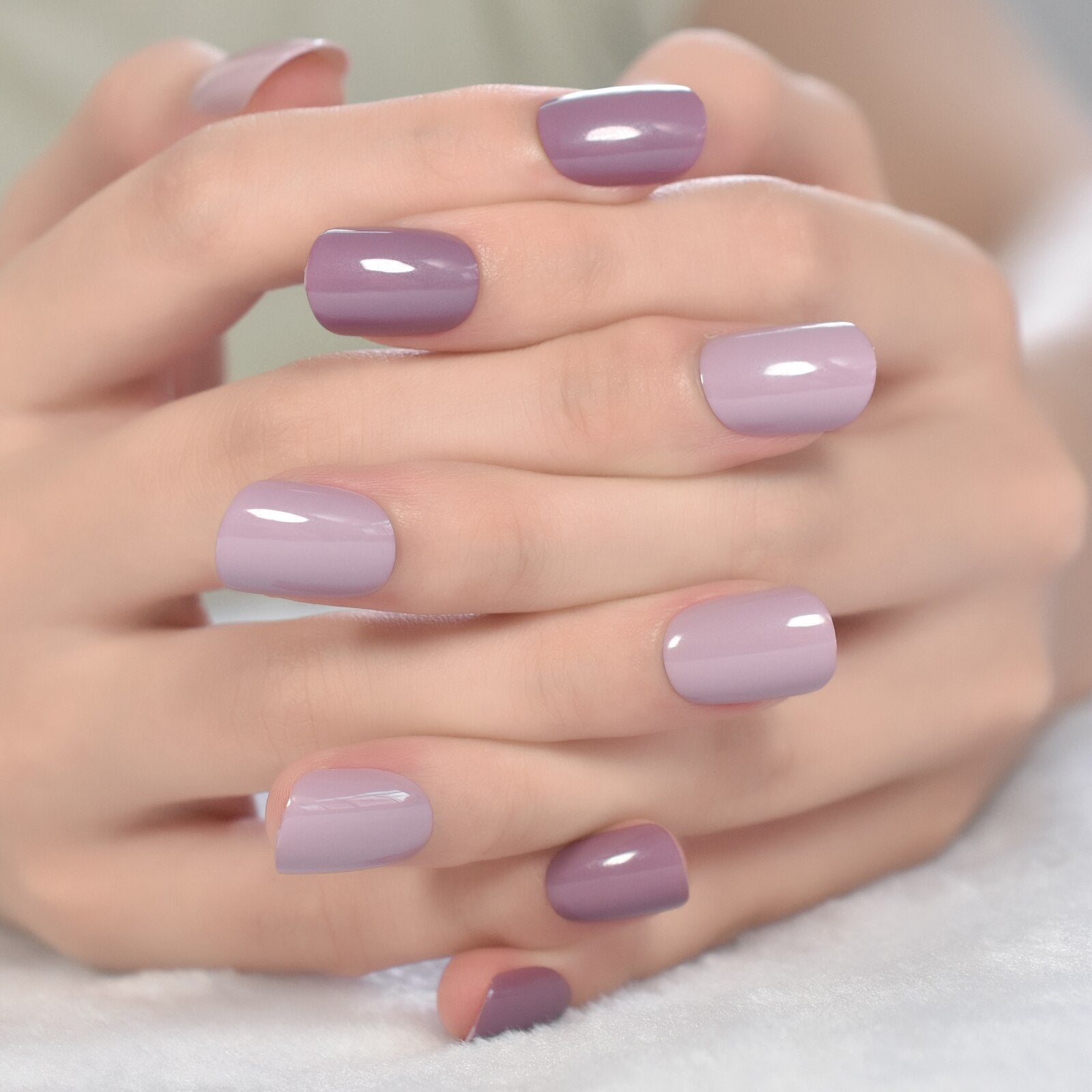 Three Color Short Squoval Fingernails Glossy Arylic Press On Nail Tips Fake Nails Gray White Lips Color Reusable Manicure